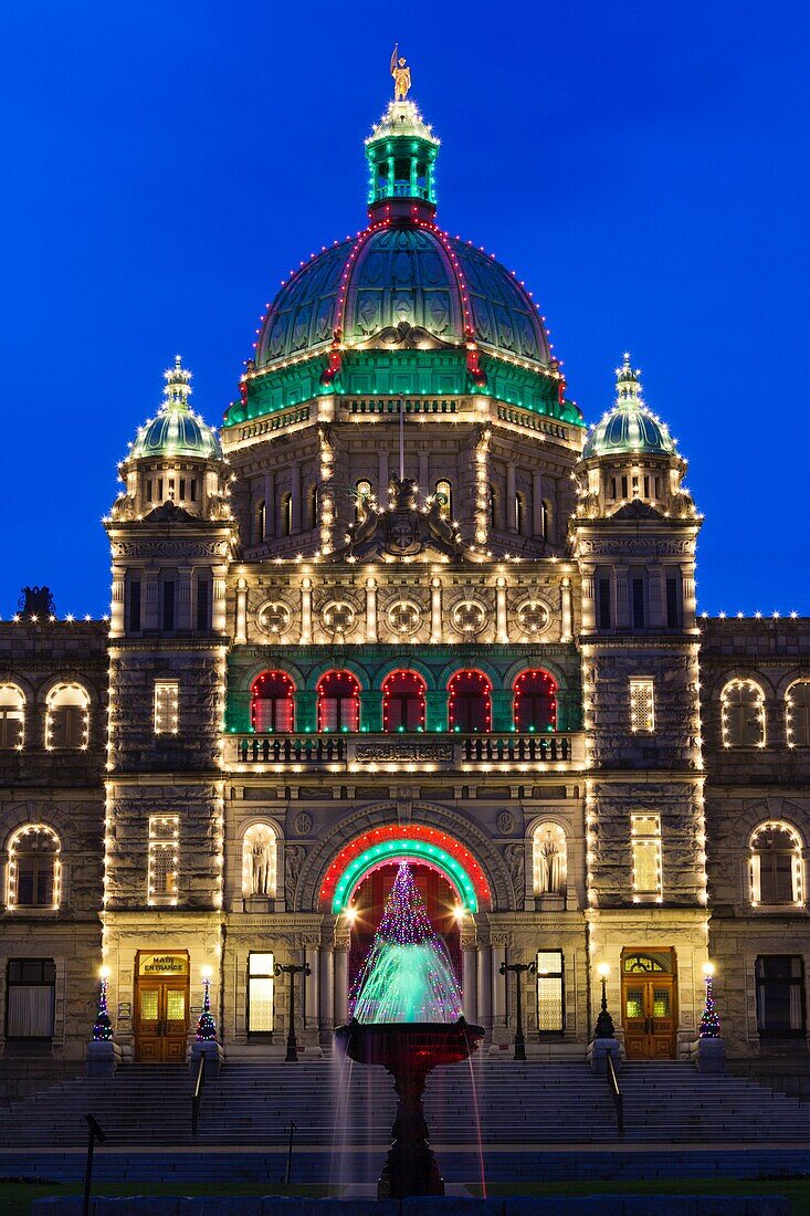 Canada, British Columbia, Vancouver Island, Victoria, British Columbia Parliament Building, dawn