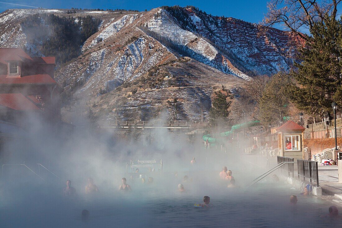 USA, Colorado, Glenwood Springs, Glenwood Hot Springs, winter, NR