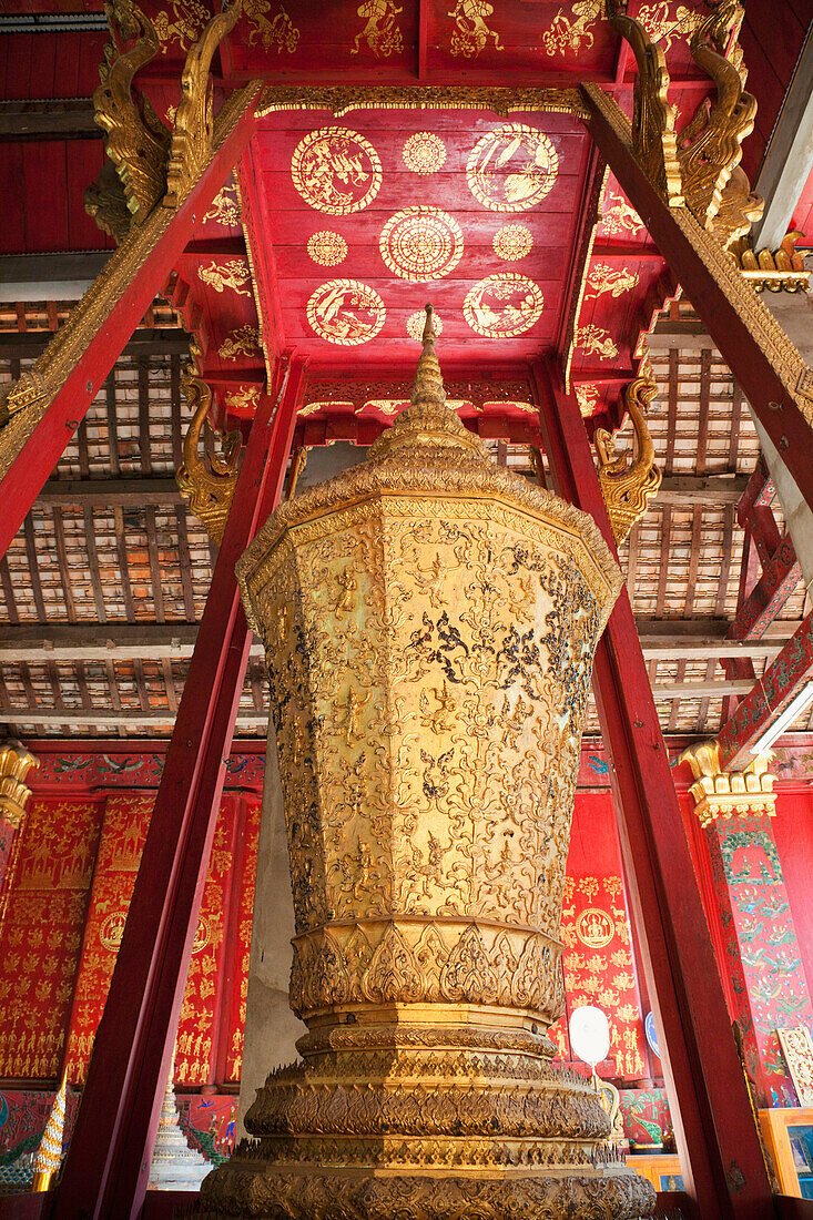 Asia, Laos, Luang Prabang, Wat Xieng Thong, Temple, Temples, Buddhist, Buddhism, religion, Buddhist Temple, Interior, UNESCO, UNESCO World Heritage Sites, Holiday, Vacation, Tourism, Travel. Asia, Laos, Luang Prabang, Wat Xieng Thong, Temple, Temples, Bud