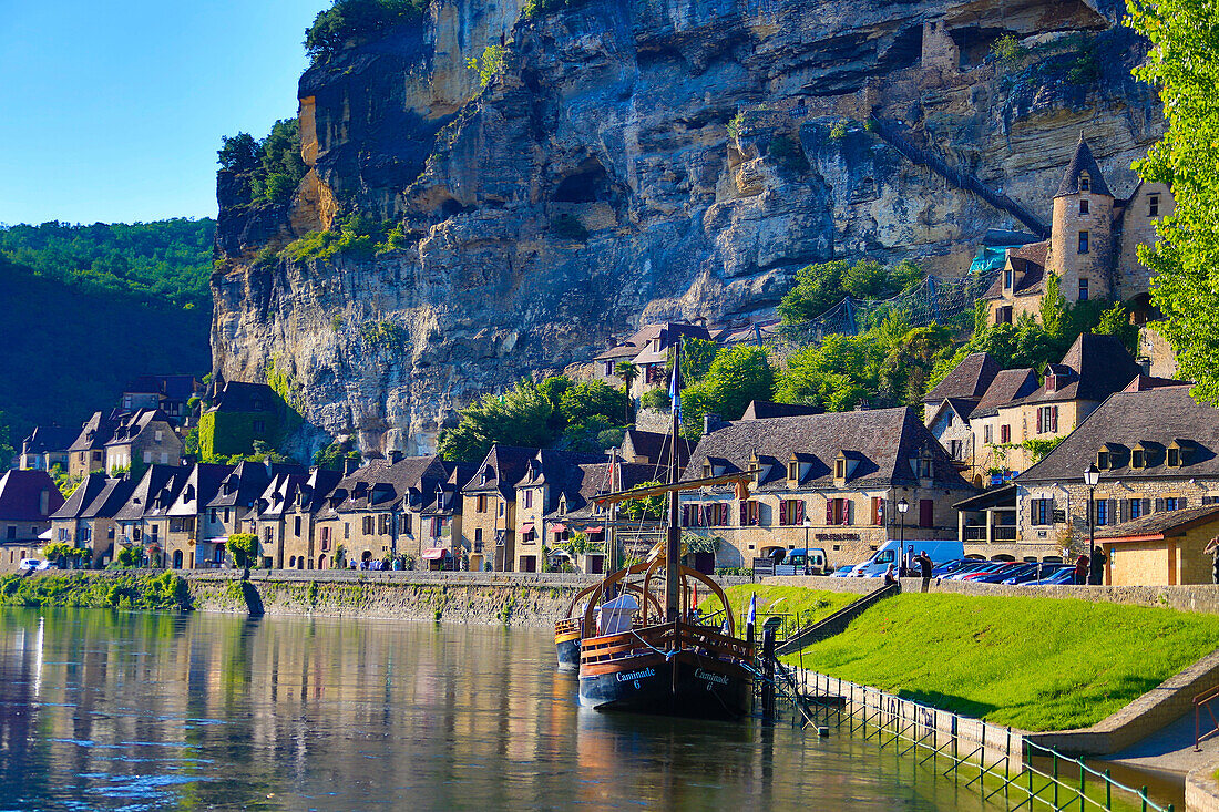 France, Europe, travel, Dordogne, La Roque Gageac, River, architecture, medieval, reflection, traditional, valley, village, boat. France, Europe, travel, Dordogne, La Roque Gageac, River, architecture, medieval, reflection, traditional, valley, village, b