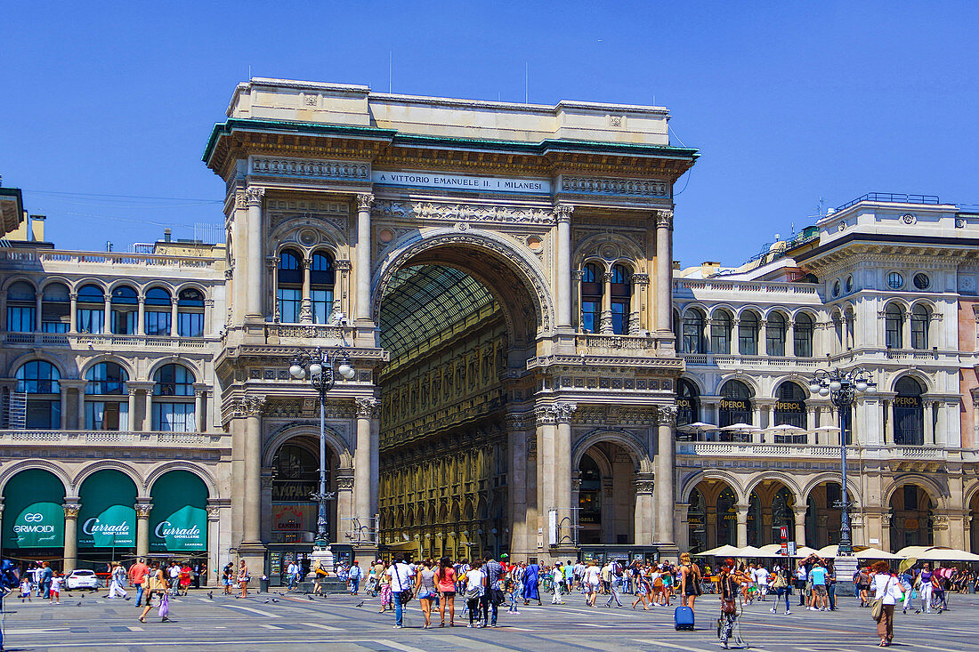 Italy, Europe, travel, Milano, Milan, City, Vittorio Emanuele, Galleria, architecture, center, columns, downtown, gallery, gate, Milano, monumental, people, piazza, square, tourism,. Italy, Europe, travel, Milano, Milan, City, Vittorio Emanuele, Galleria,