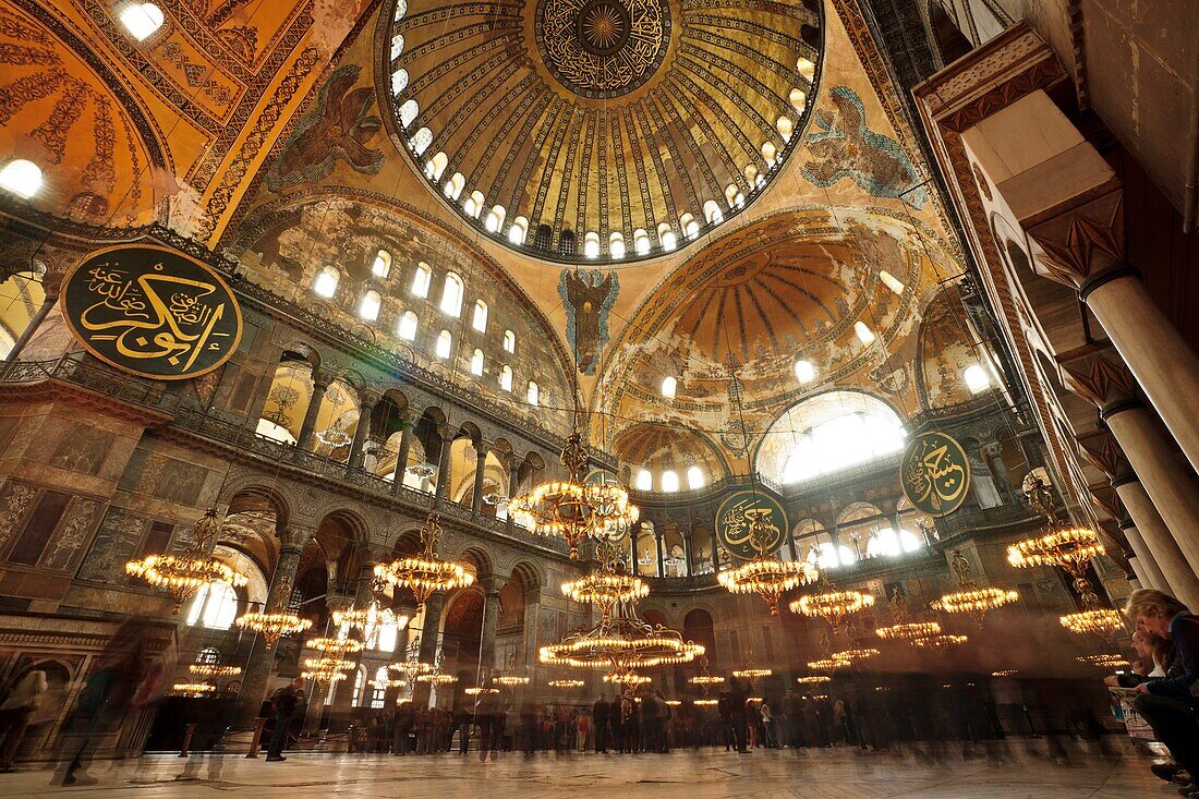 Santa Sofia, Kirche der heiligen Weisheit, VI. Jahrhundert, Sultanahmet, Istanbul, Türkei Asien