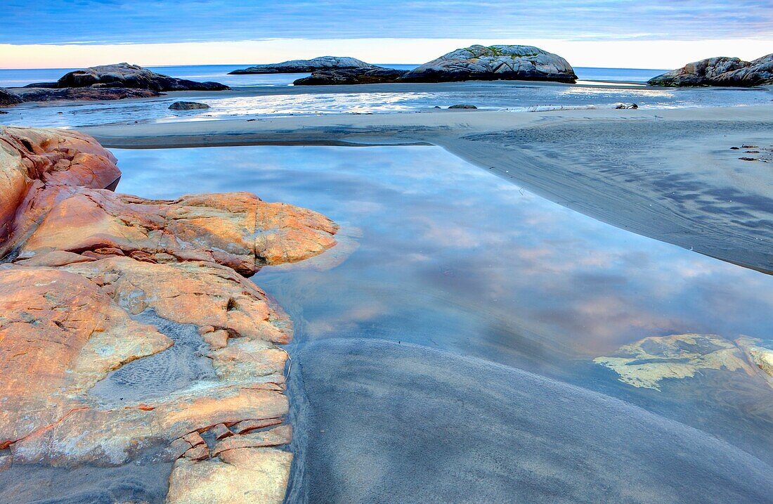 Bay north of Riviere-au-Tonnierre, Duplessis, Northshore St Lawrence, Cote Nord, Quebec, Canada