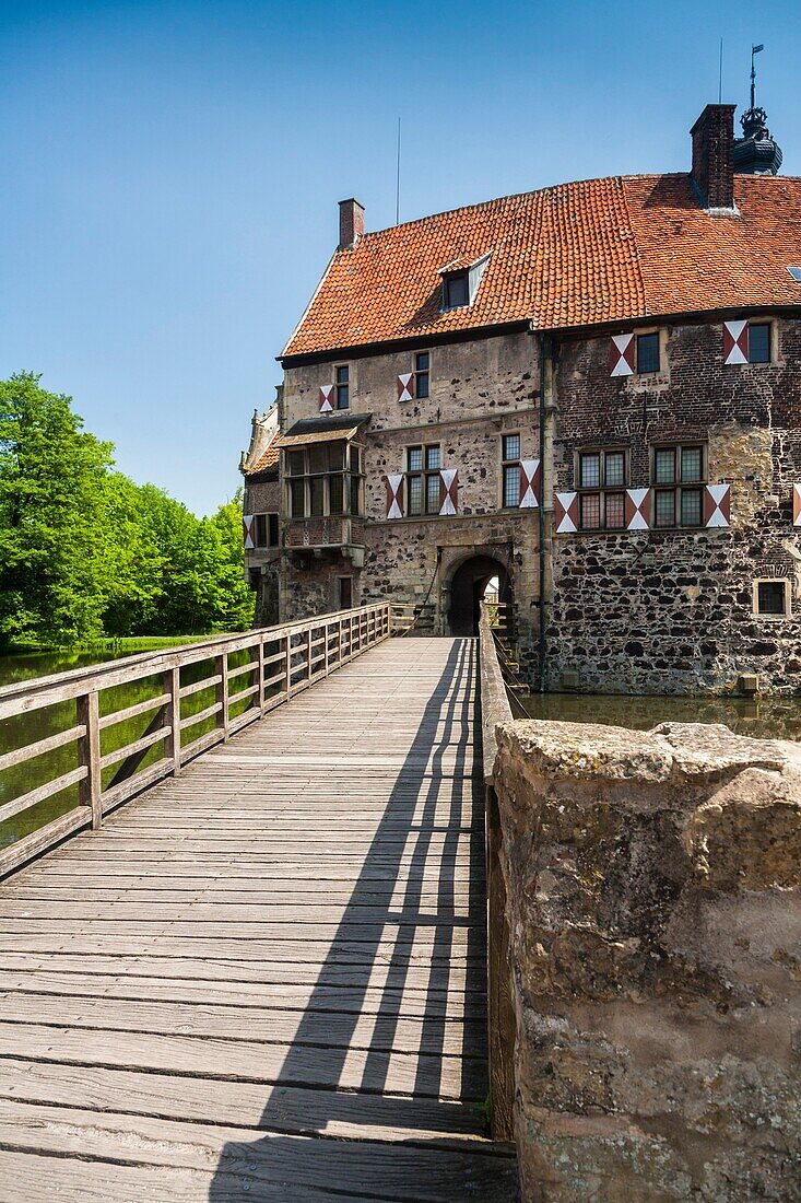 The moated castle of Vischering, Luedinghausen, North Rhine-Westphalia, Germany, Europe