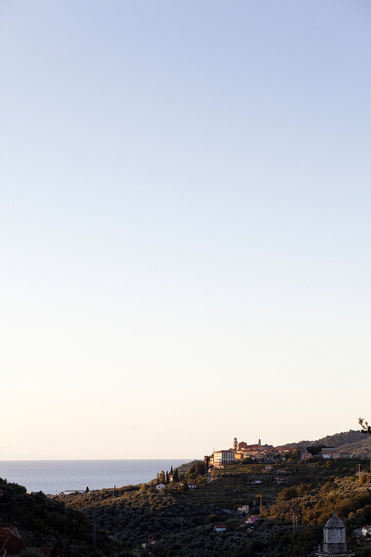 Blick auf Diano Castello bei Diano Marina, Imperia, Ligurien, Italien