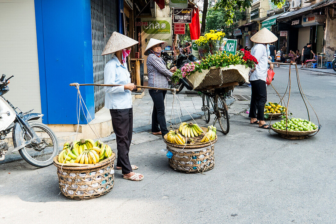 Street traders selling fruit and flowers in the old city of Hanoi, Vietnam, Asia