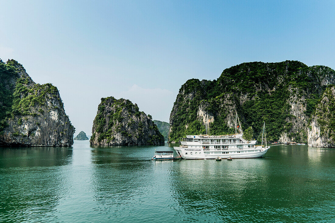 Ship in Halong Bay, north of Vietnam, Asia