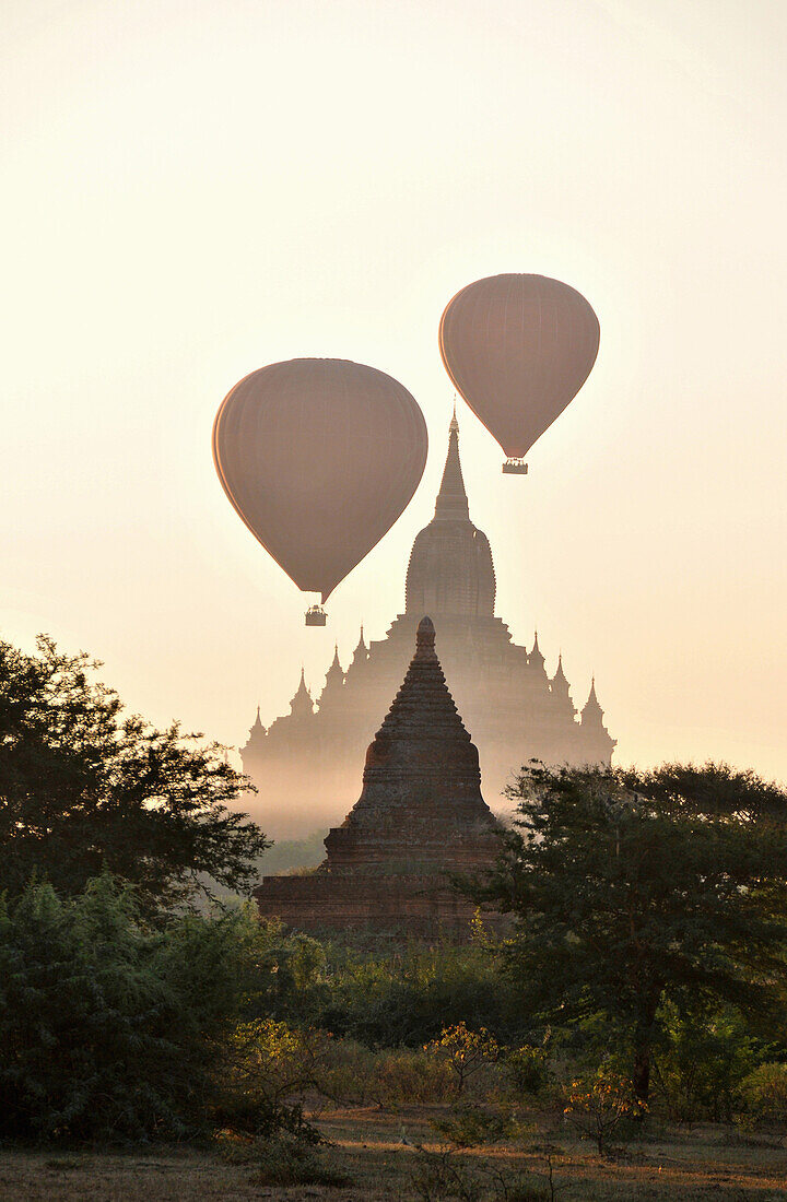 Sula-mani Temple with balloons, Bagan, Myanmar, Burma, Asia