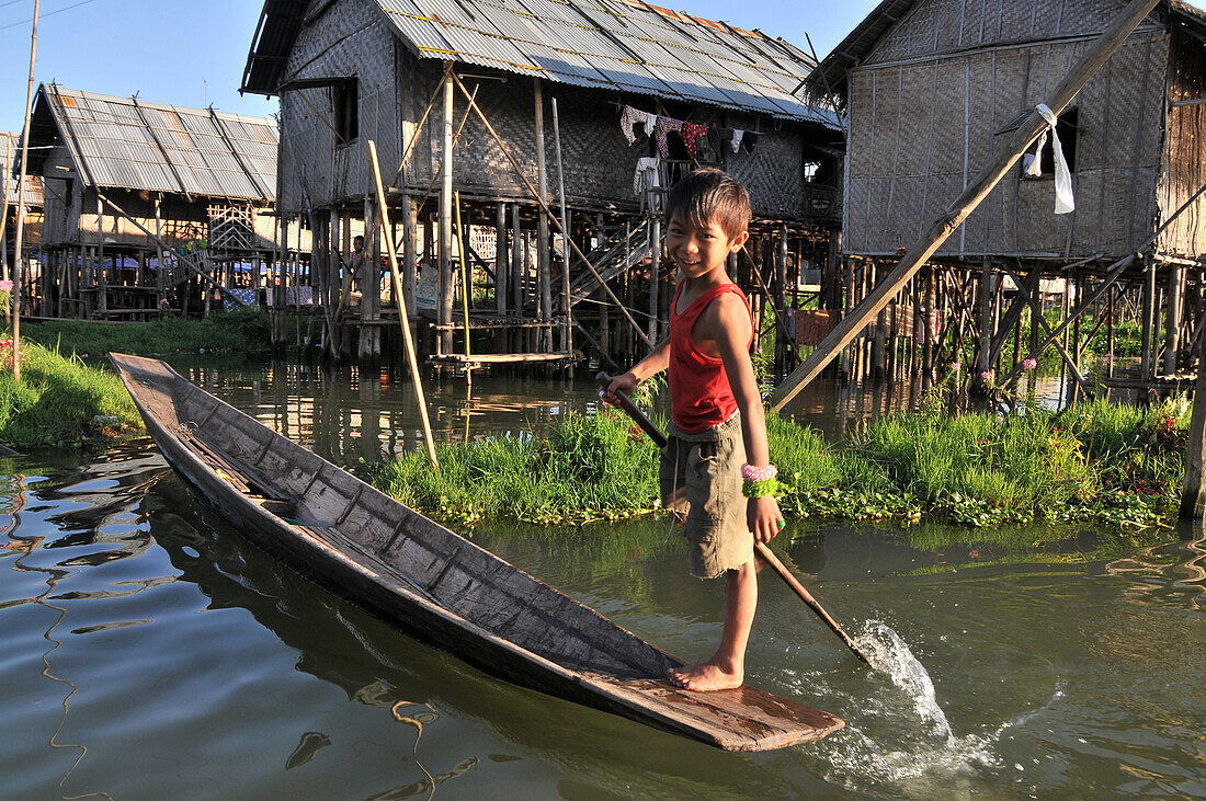 In Nga Phe Chaung auf dem Inle See, Myanmar, Burma, Asien