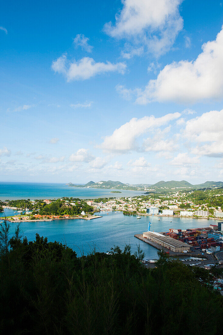 Blick auf Hafen und Stadt von Castries, St Lucia, Windward Islands, Kleine Antillen, Karibik