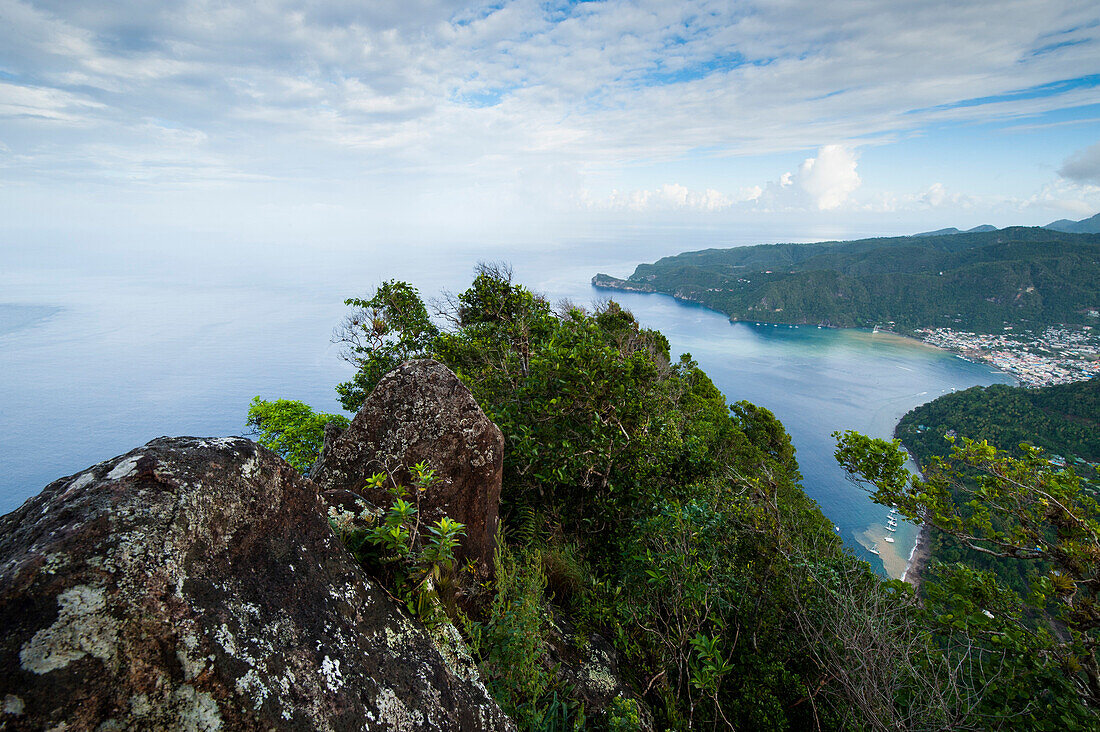 Aussicht von einem karibischen Berggipfel, St. Lucia, Windward Islands, Kleine Antillen, Karibik
