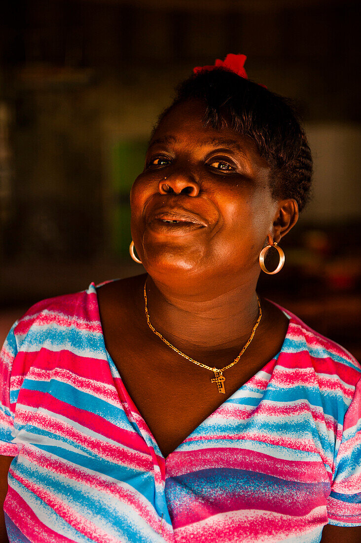 Portrait einer Frau auf karibischer Insel, Karibik