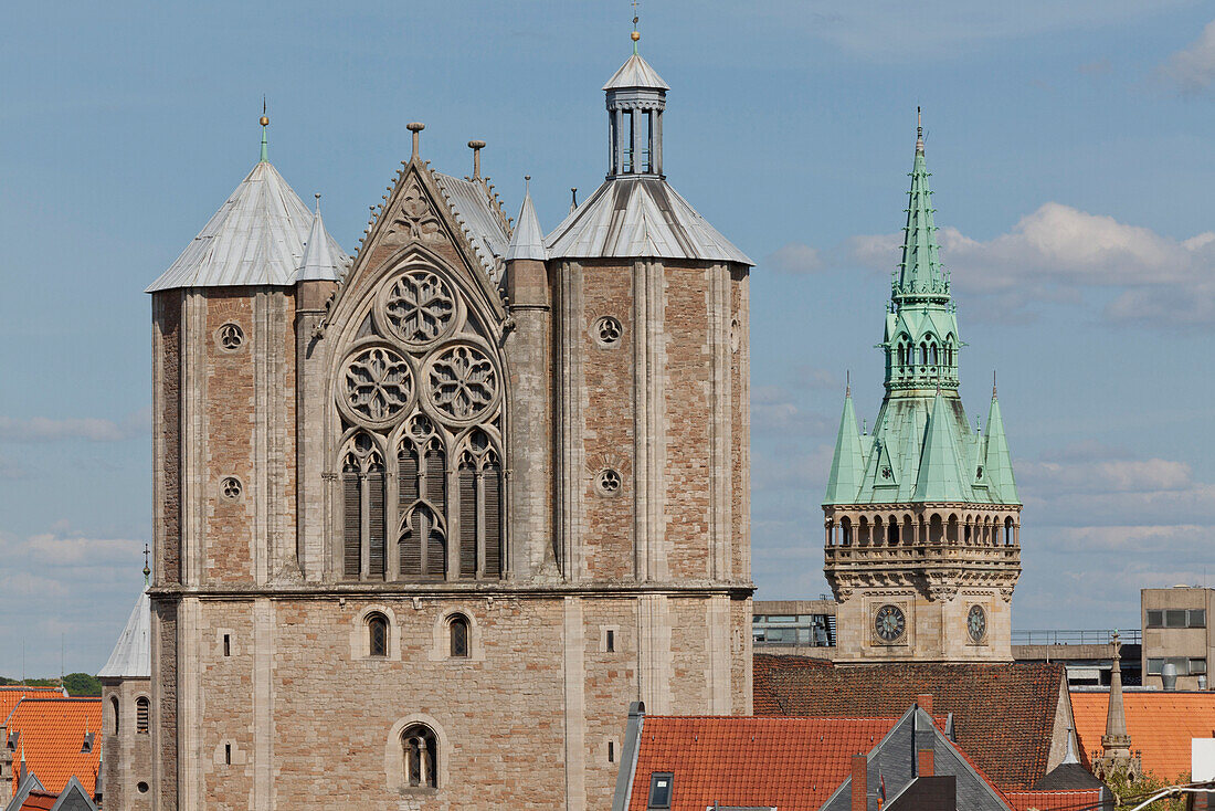 Stadtsilhouette Braunschweig, Blick über Dom St. Blasii und Rathausturm, Romanik, Gotik, Braunschweig, Niedersachsen, Deutschland