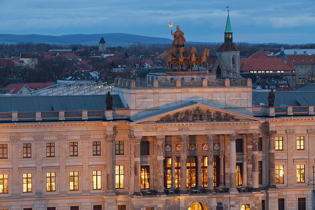 Brunswick palace with Quadriga, Brunswick palace was destroyed in the war and rebuild, a shopping centre in hidden behind the historic facade, Brunswick, Lower Saxony, Germany