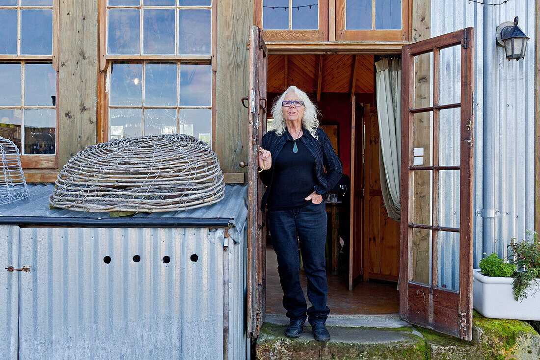 blocked for illustrated books in Germany, Austria, Switzerland: Restaurant owner Fleur Sullivan at Fleurs Place, Moeraki, South Island, New Zealand