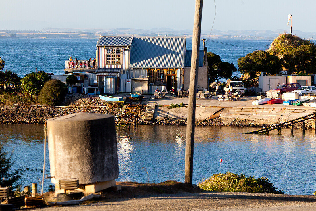 Fleurs Place,bekanntes Fischrestaurant am Hafen,Wellblech Architektur,Moeraki,Otago,Südinsel,Neuseeland