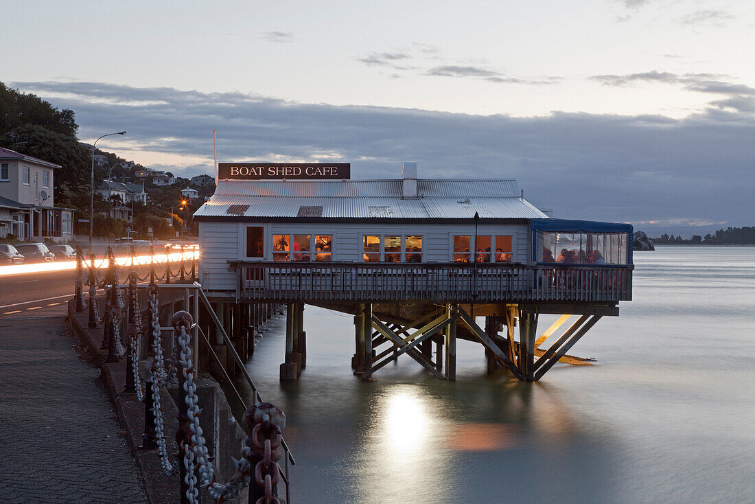 Café auf Stelzen im Hafen,Boat Shed Café,Nelson Harbour,Nelson,Südinsel,Neuseeland