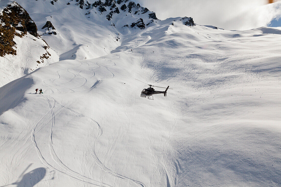 Helicopter landing with winter sportsmen, Skiers and snowboarders, Queenstown, South Island, New Zealand