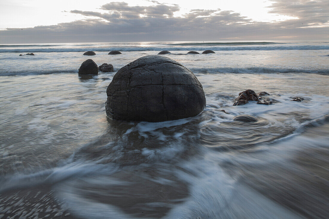 Moeraki Boulders, large, spherical concretions, stone ball, Otago, South Island, New Zealand