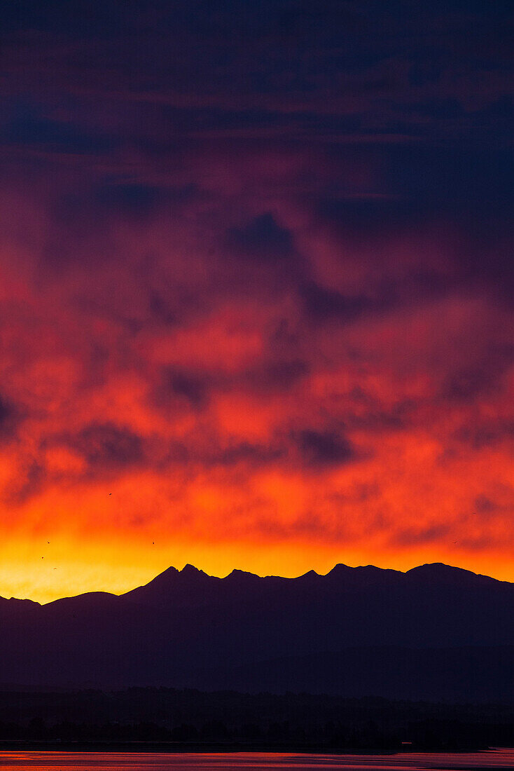Glutroter Sonnenuntergang, Arthurs Ranges, Nelson Harbour, Nelson, Südinsel, Neuseeland