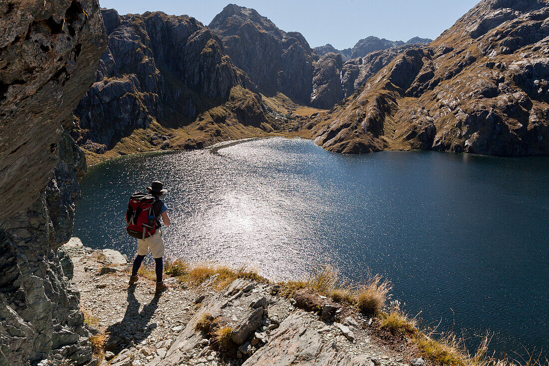 Wanderer auf dem Routeburn Wanderweg, Lake Harris, Great Walks, Mount Aspiring National Park, Fiordland National Park, Südinsel, Neuseeland