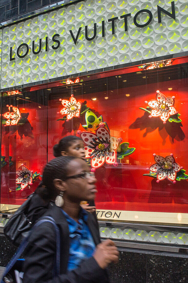 Louis Vuitton shop next to Bloomingdales department store,Upper East Side, Manhattan, New York City
