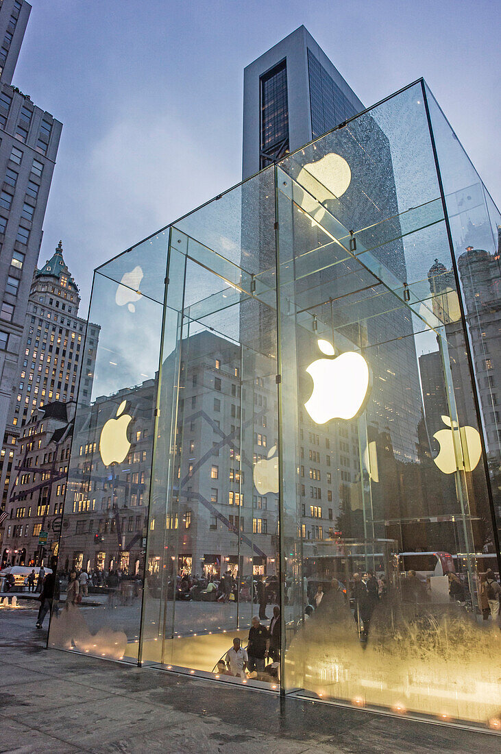 Apple Store 5th Avenue, Manhattan, New York City, USA