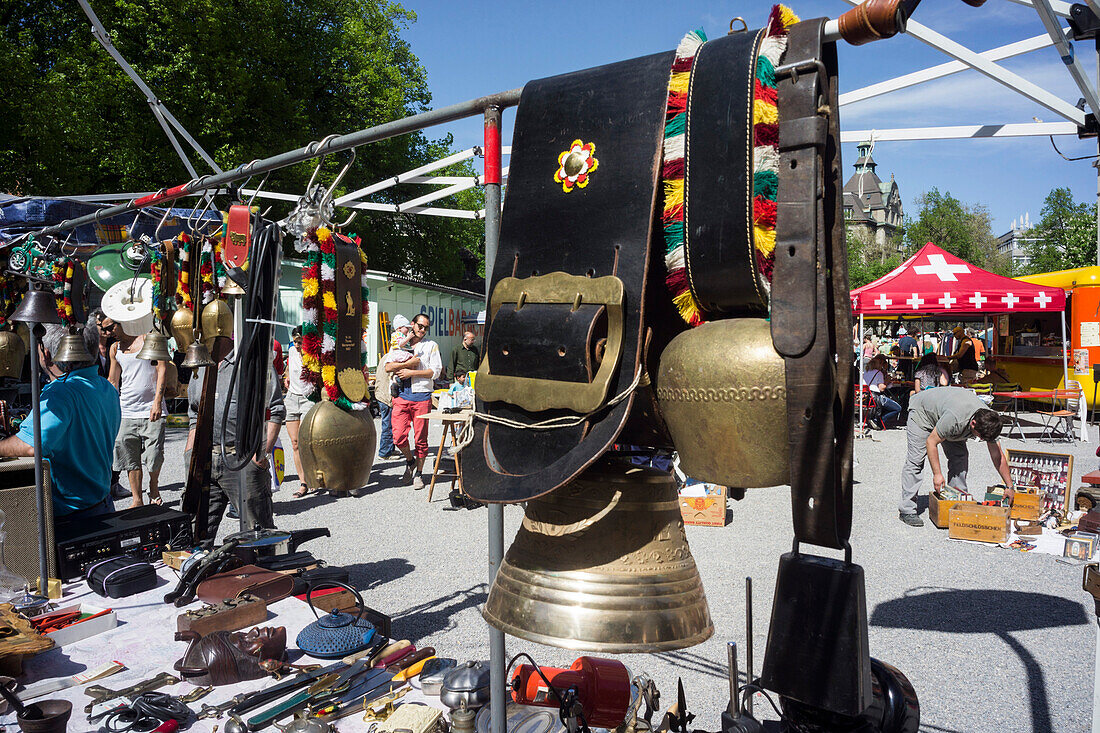 Kuhglocken, Kanzlei Flohmarkt, Kreis 4, Zürich, Schweiz