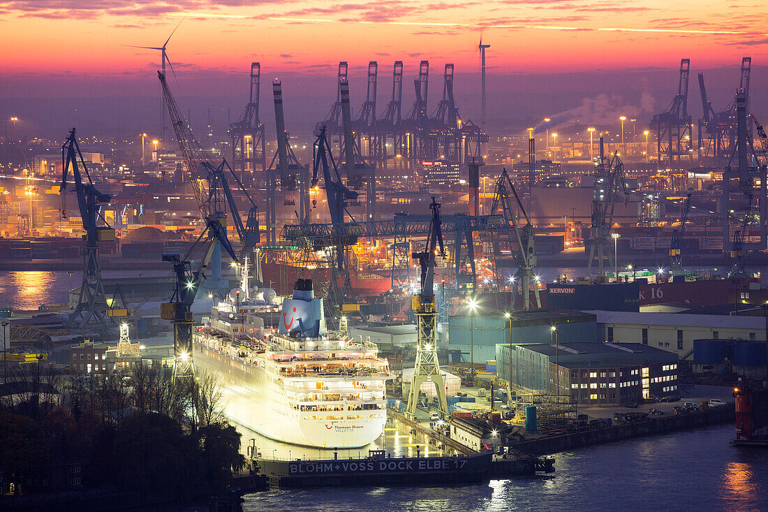 Blick auf Blohm und Voss Dock Elbe 17, Hamburger Hafen, Hansestadt Hamburg, Deutschland, Europa