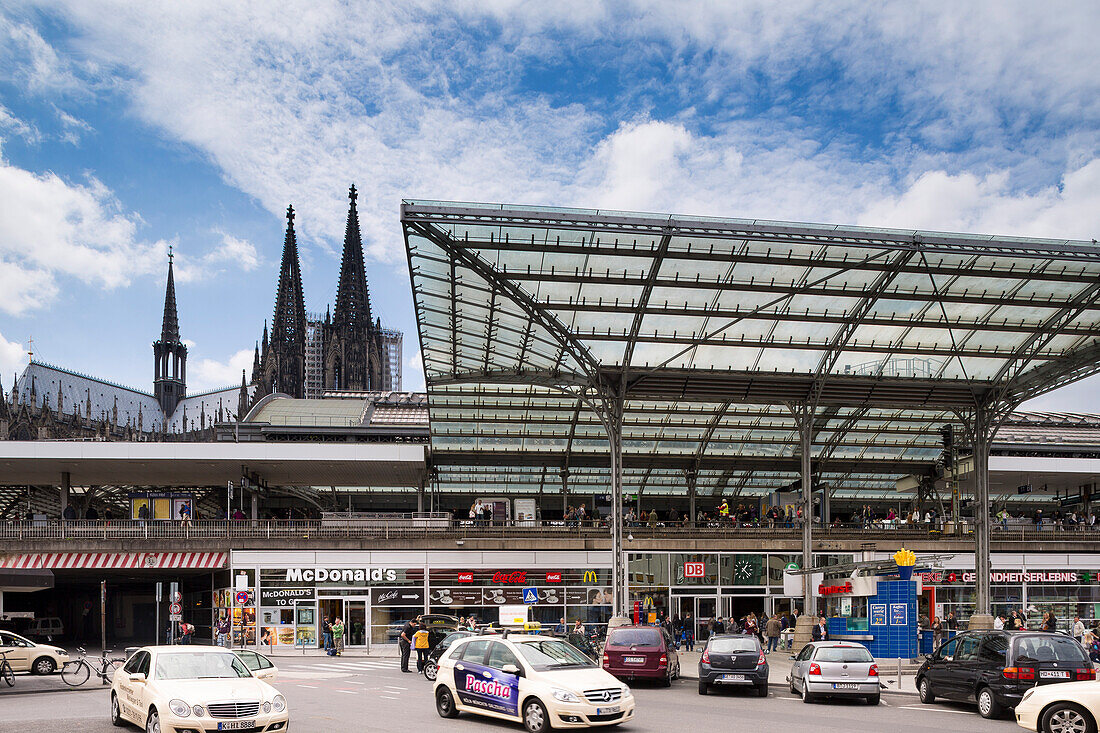 Blick auf den Kölner Dom und den Hauptbahnhof, Köln, Nordrhein-Westfalen, Deutschland, Europa
