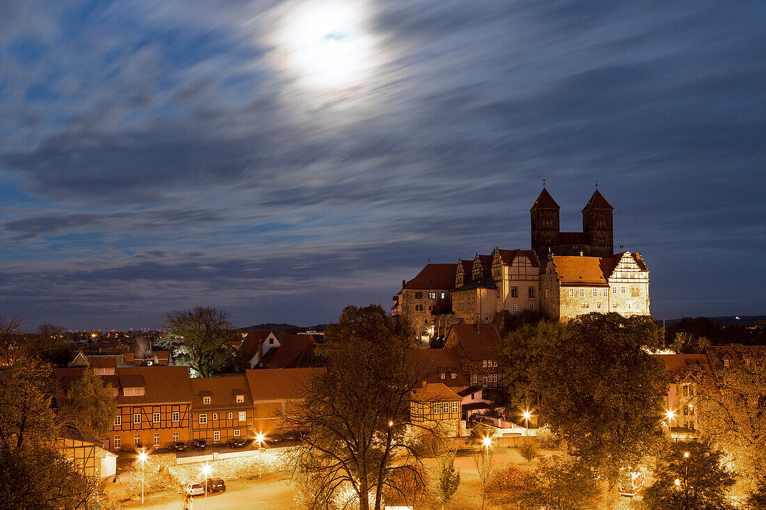 Quedlinburger Schloss und Stiftskirche St. Servatii mit Stiftsgebäuden auf dem Schlossberg in Quedlinburg, UNESCO Weltkulturerbe, Erbaut 936 -1024, Quedlinburg, Harz, Sachsen-Anhalt, Deutschland, Europa