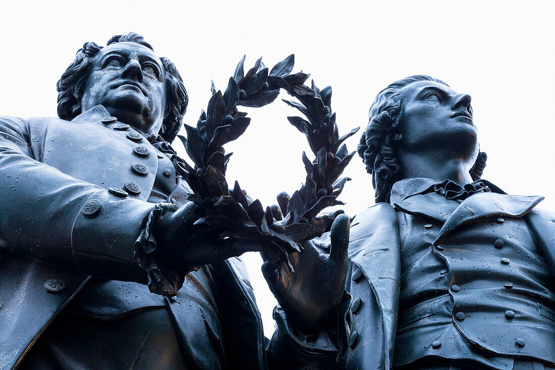 Goethe and Schiller Monument in front of Deutsches Nationaltheater, Weimar, Theaterplatz, Thuringia, Germany