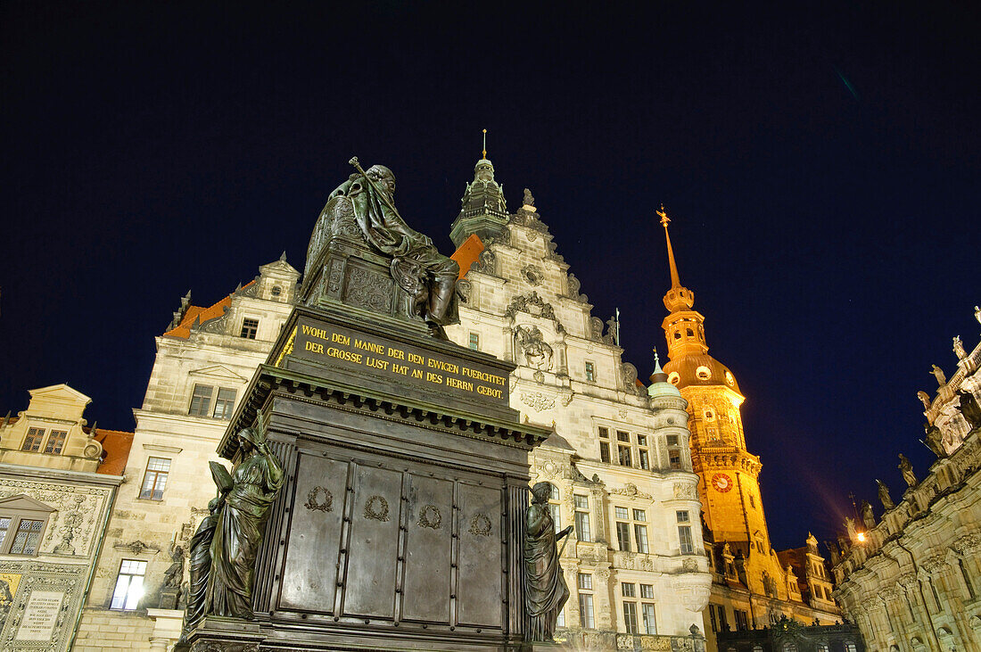 Denkmal Friedrich August I bei Nacht vorm Residenzschloss, Dresden, Sachsen, Deutschland