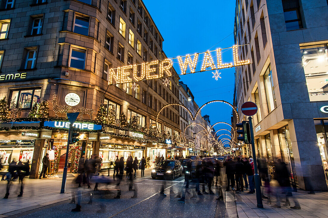 Einkaufstrasse Neuer Wall in Hamburg mit Weihnachtsbeleuchtung, Hamburg, Norddeutschland, Deutschland