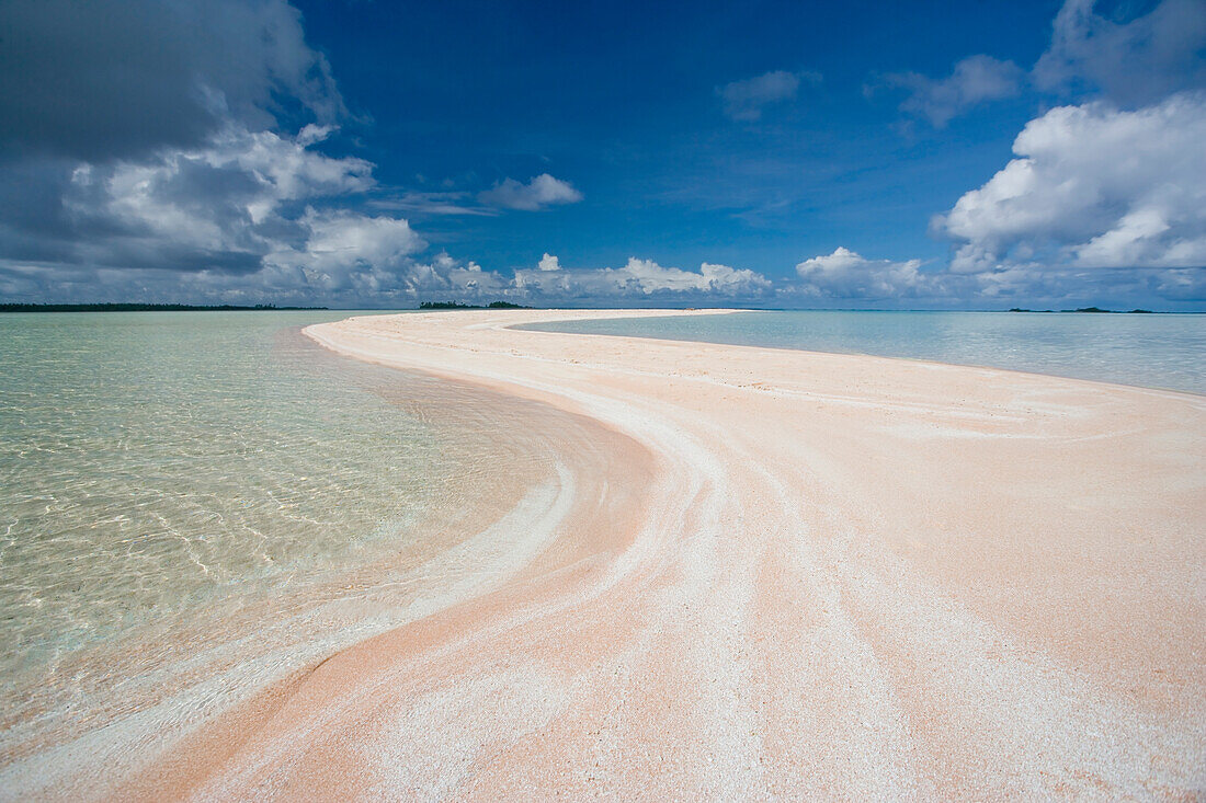 French Polynesia, Tahiti, Rangiroa, Pink sands beach.