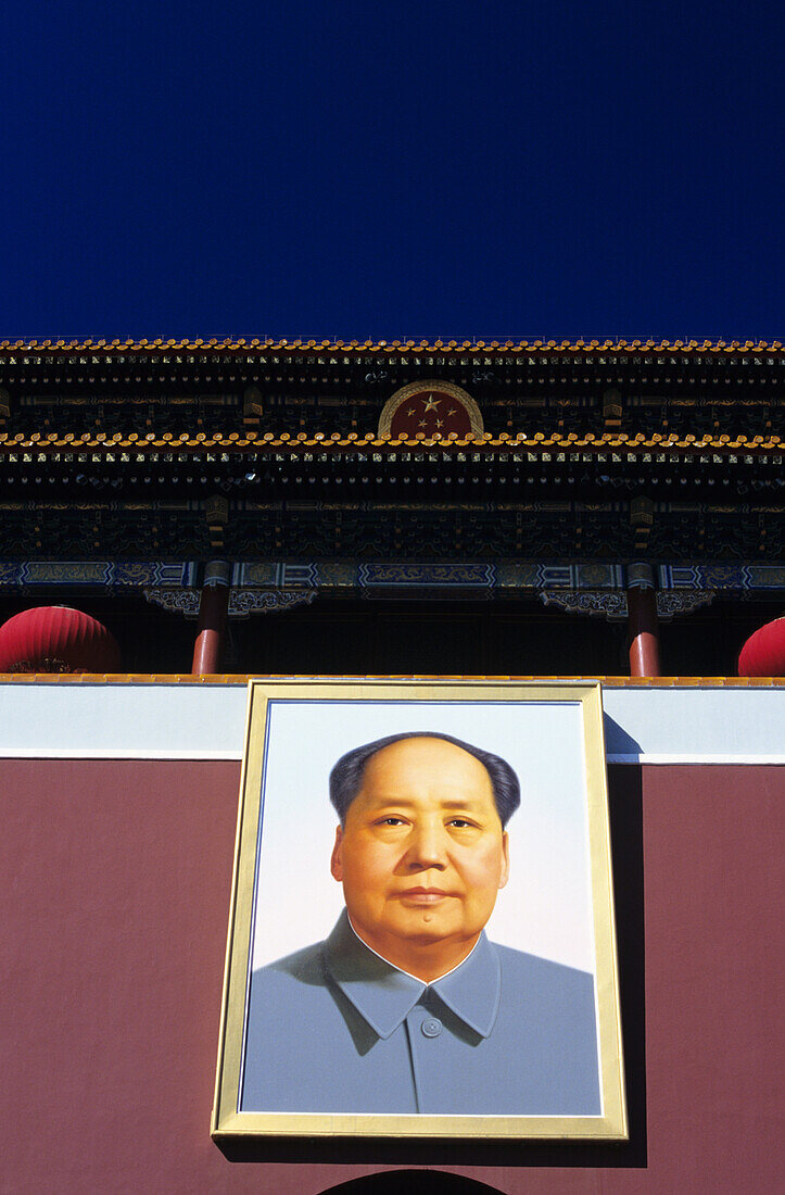 China, Beijing, portrait of Mao Tse Tung on Tiananmen Gate