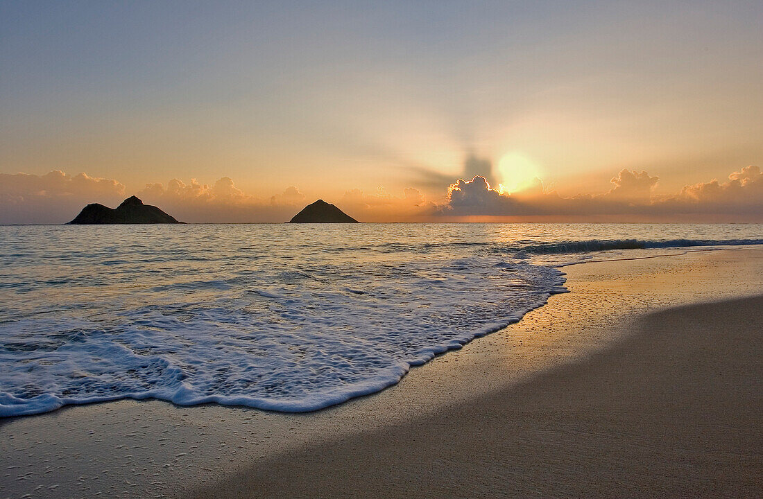 Hawaii, Oahu, Lanikai, view of the Mokulua islands at sunrise.