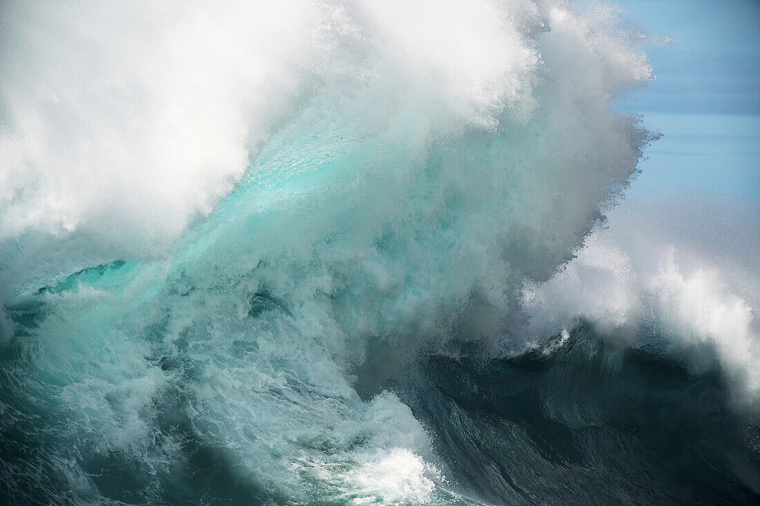 Hawaii, Big powerful wave break.