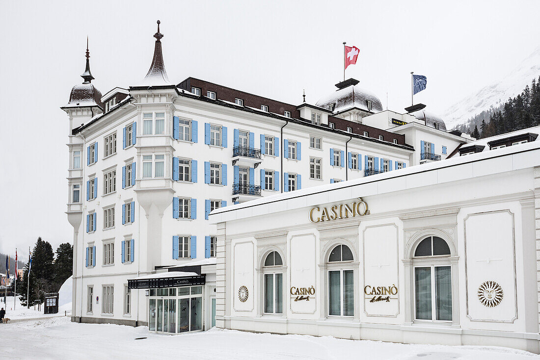 Casino und Steigenberger Hotel, St. Moritz, Oberengadin, Kanton Graubünden, Schweiz