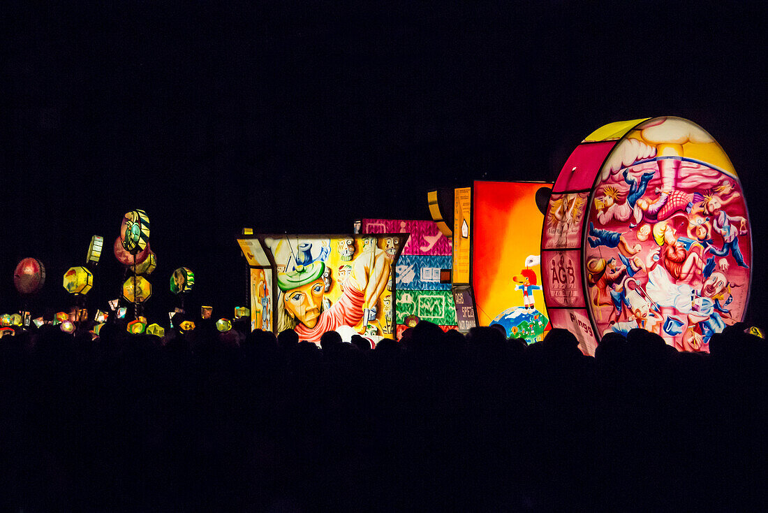 Bunte Laternen am frühen Morgen, Morgenstraich, Basler Fasnacht, Basel, Kanton Basel, Schweiz