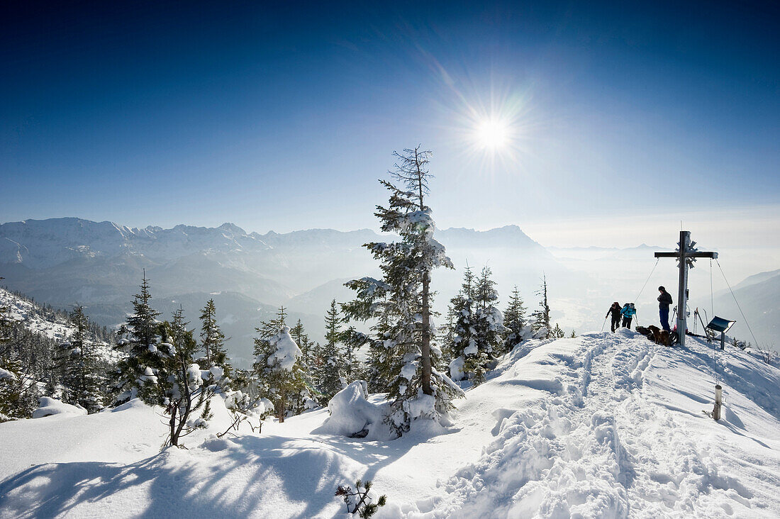 Cross-country skiers on the summit of the Wank mountain, Zugspitze in the background, Garmisch-Partenkirchen, Bavaria, Germany