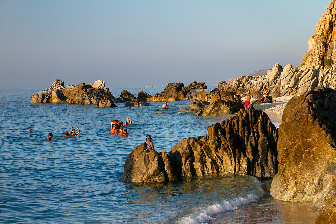 Strand Pizutto bei Tropea, Kalabrien, Tyrrhenisches Meer, Mittelmeer, Süd-Italien, Europa