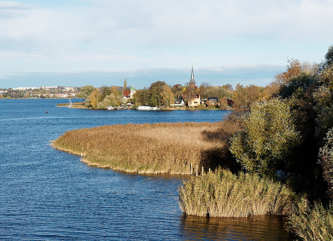 Havel, Kirche in Geltow, Land Brandenburg, Deutschland