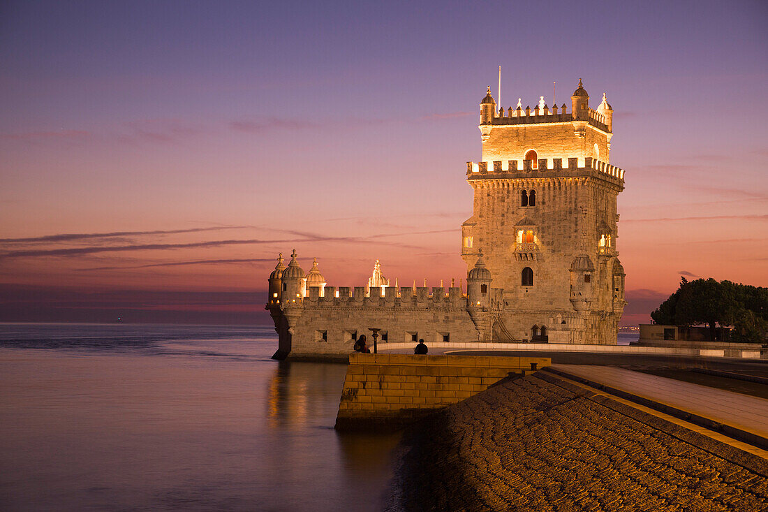 Der Turm zu Belem bei Sonnenuntergang, Lissabon, Portugal