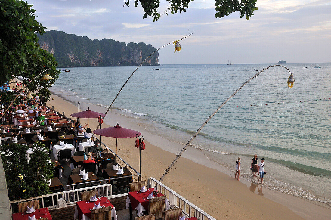 Restaurant am Ao Nang Beach, Krabi, Andamanensee, Thailand, Asien