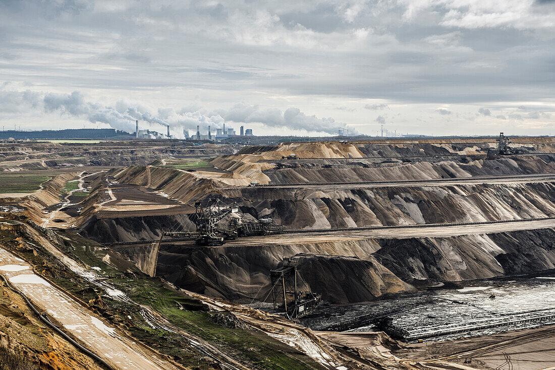 Garzweiler open cut mining, open-pit mine near Grevenbroich, North Rhine-Westphalia, Germany