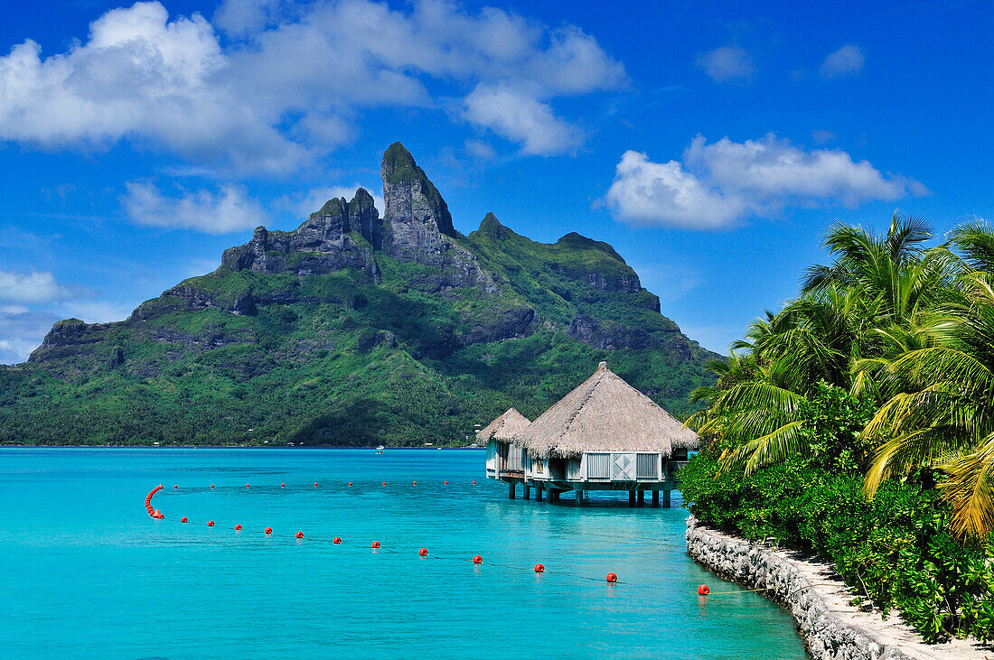 Mount Otemanu, Saint Regis Bora Bora Resort, Bora Bora, Inseln unter dem Wind, Gesellschaftsinseln, Französch-Polynesien, Südsee