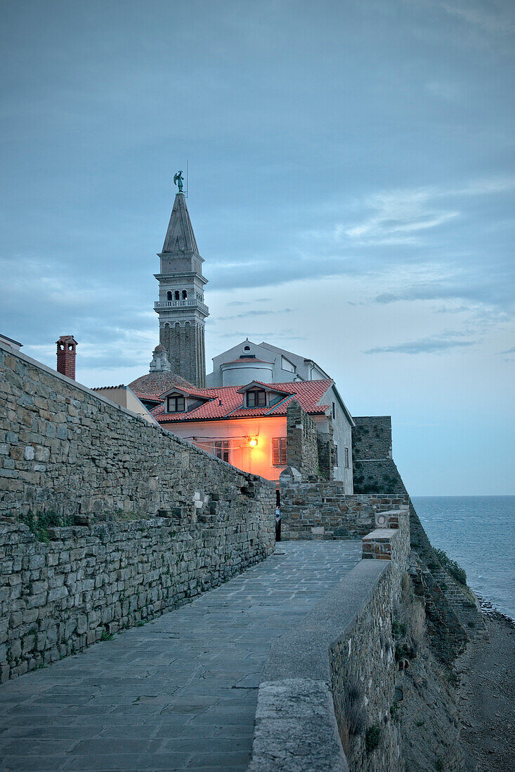 Pfarrkirche des St Georg in Piran, Morgendämmerung, Adria Küste, Mittelmeer, Primorska, Slowenien