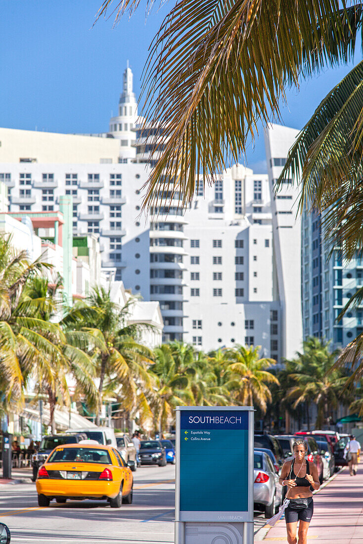 Jogger am Ocean Drive, South Beach, Miami, Florida, USA