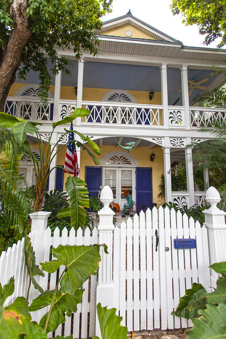 Typische Conch House Architektur, Markenzeichen von Key West, mit Garten, Key West, Florida Keys, Florida, USA